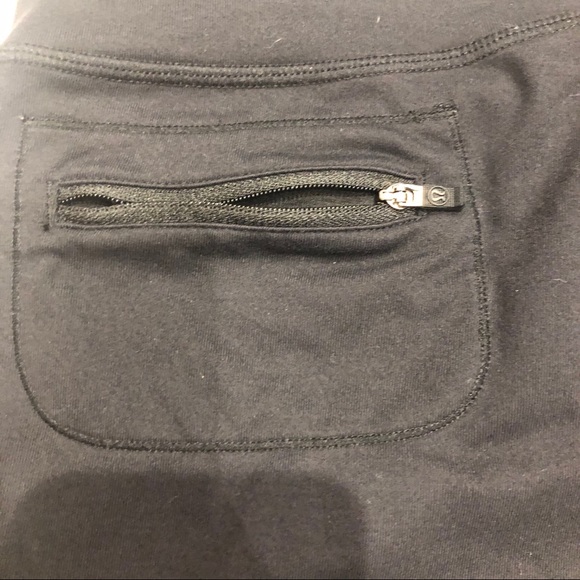 Lululemon size 8 women’s black baggy pants - Picture 7 of 7